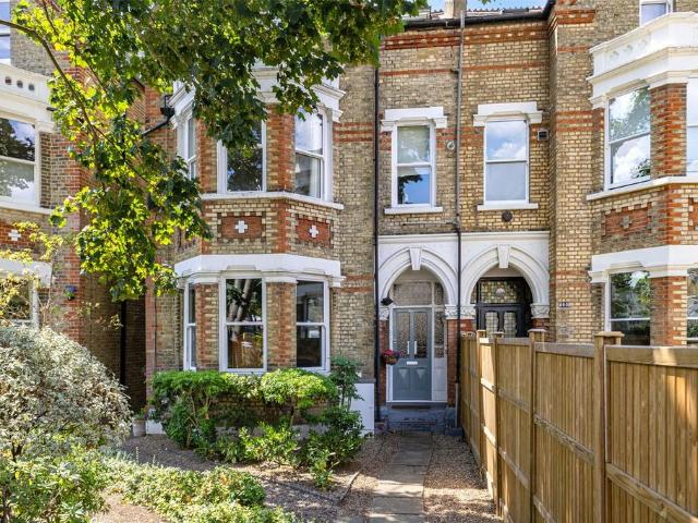 Flat for sale in St Margarets, Greater London