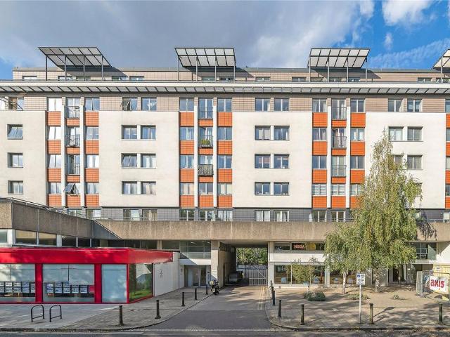 Flat for sale in Beckenham, Greater London