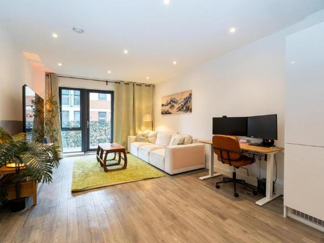 Flat for sale in London Borough of Redbridge, Greater London