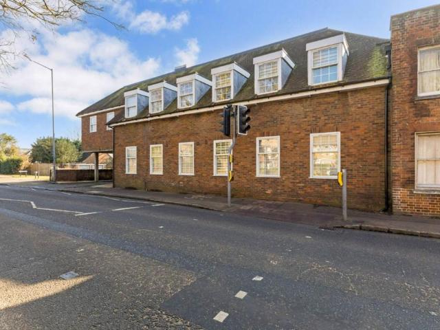 Flat for sale in Lunnon, Buckinghamshire
