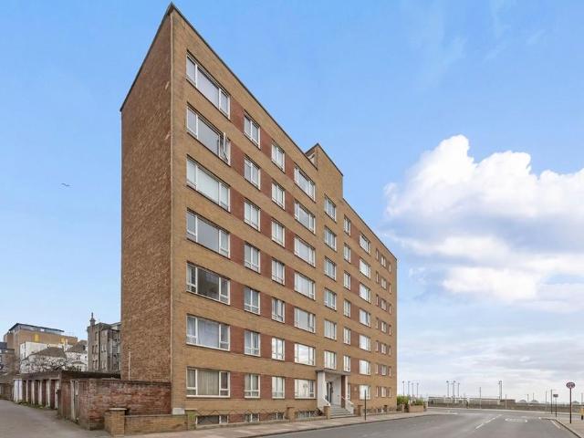 Flat for sale in Aldrington