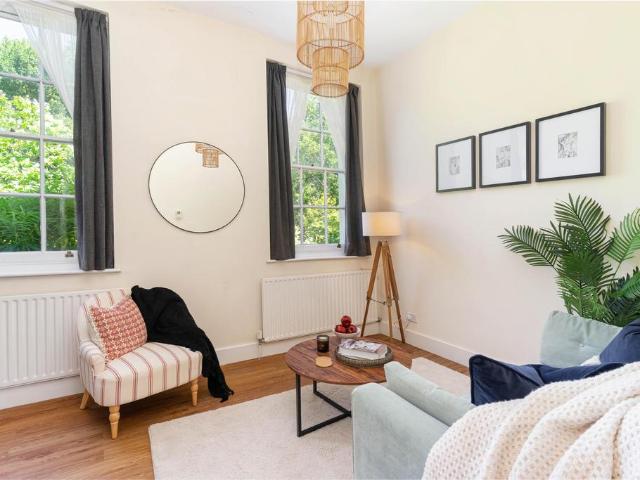 Flat for sale in West Norwood, Greater London