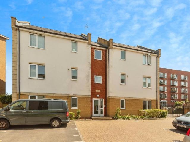 Flat for sale in Feckenham, City Of Bristol
