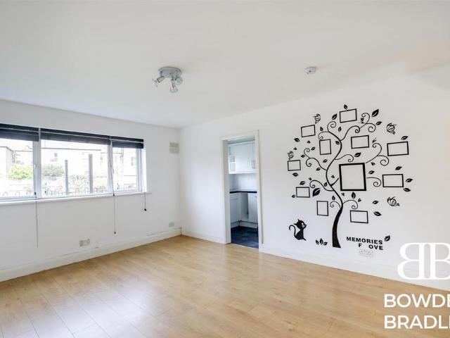 Flat for sale in Leytonstone, Greater London