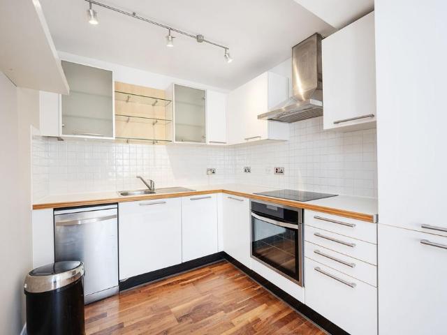 Flat for sale in Whitechapel, Greater London