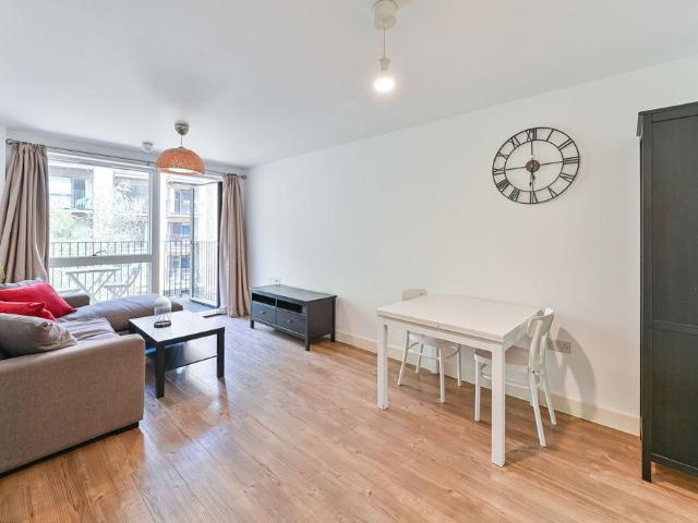 Flat for sale in Brixton, Greater London