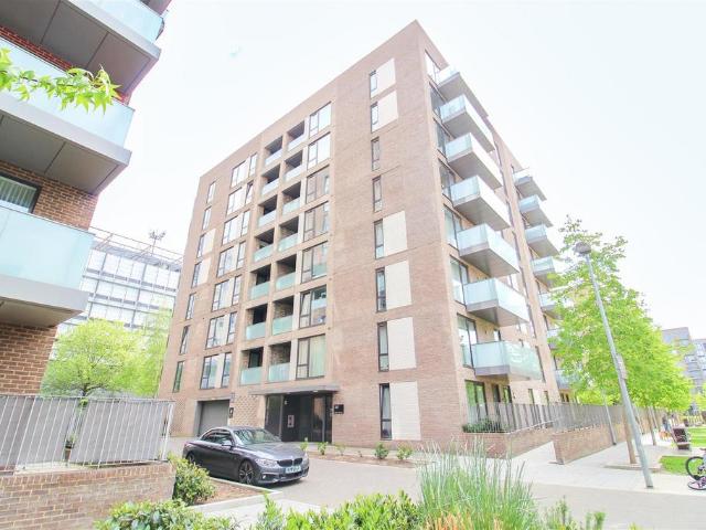 Flat for sale in Blackwall, Greater London