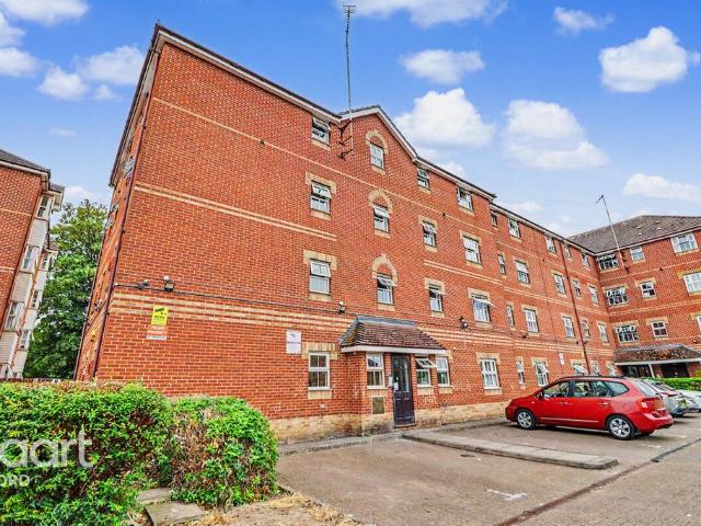 Flat for sale in London Borough of Redbridge, Greater London