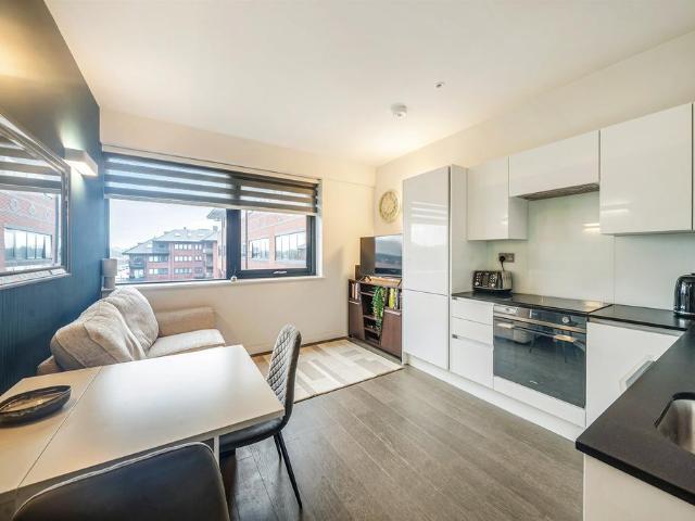 Flat for sale in St Albans, Five Acres