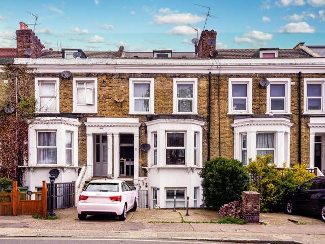Flat for sale in Shooters Hill, Greater London