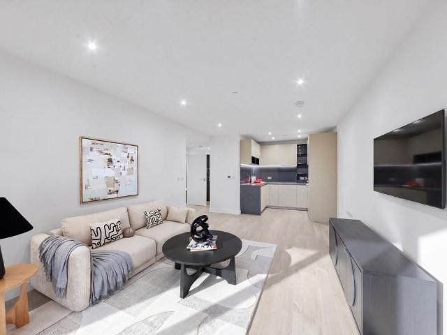 Flat for sale in Woodberry Down, Stamford Hill
