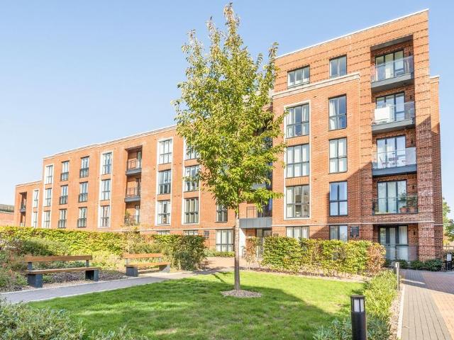 Flat for sale in Hampshire
