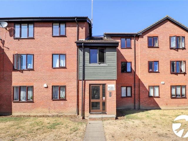 Flat for sale in West Heath, Greater London
