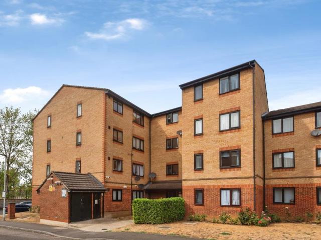 Flat for sale in Leyton, Greater London