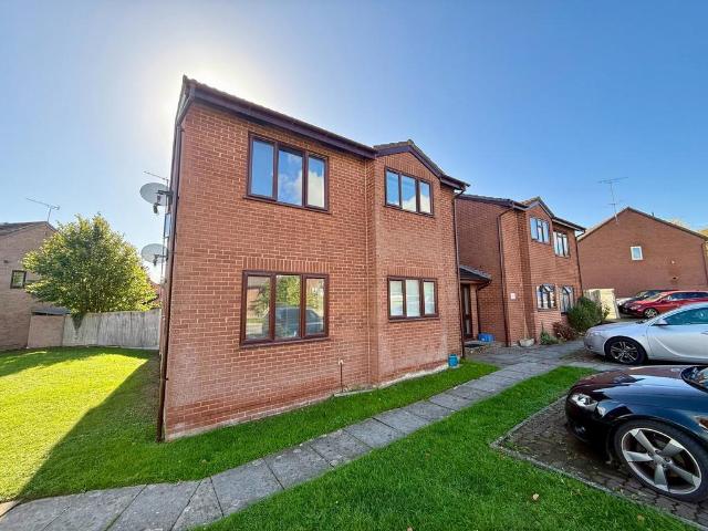 Flat for sale in Wotton Pitch, Gloucester