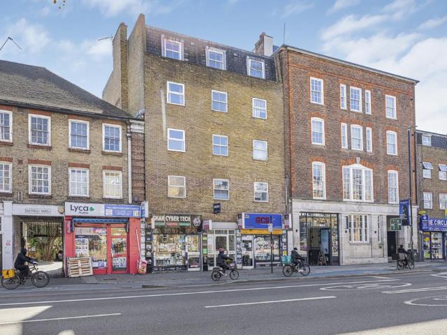 Flat for sale in Stepney, Greater London