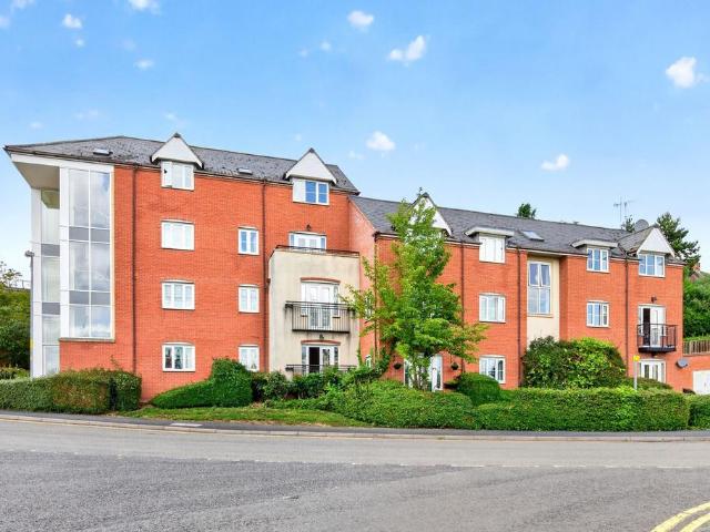 Flat for sale in Bengeworth, Crookhill