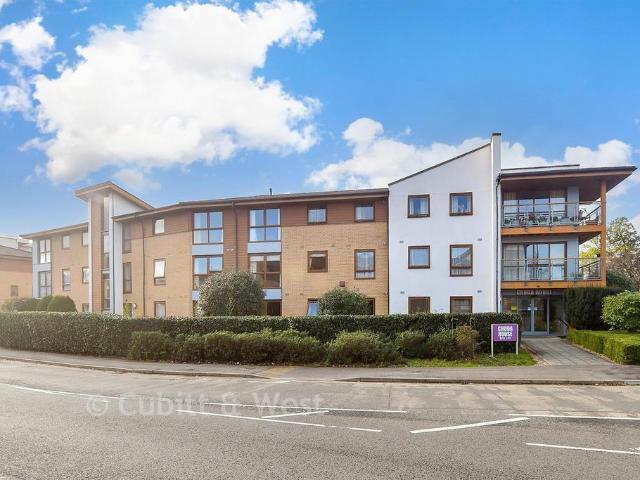 Flat for sale in Three Bridges, Glynde