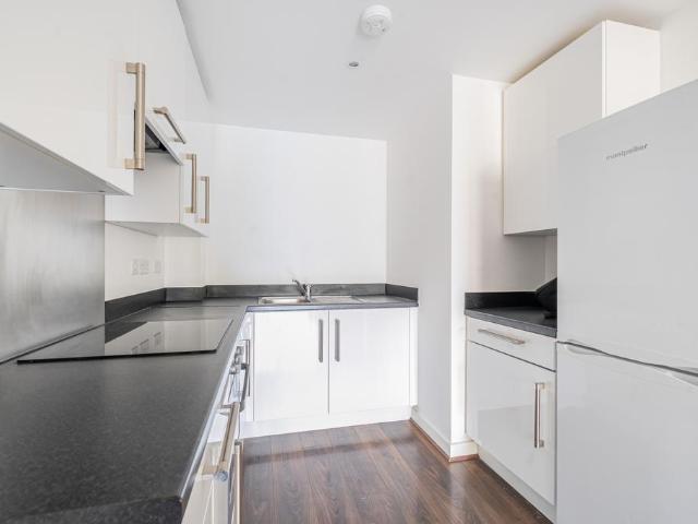 Flat for sale in Plumstead, Greater London