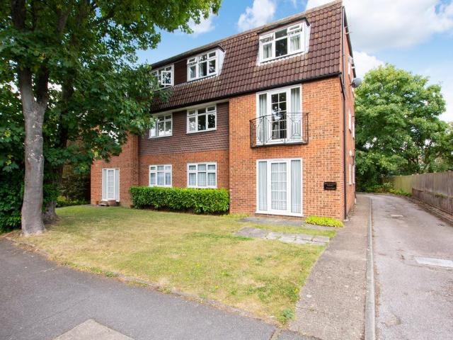 Flat for sale in Longlands, Frognal
