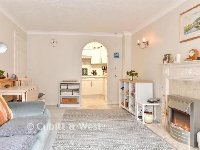 Flat for sale in Lewes, Iford