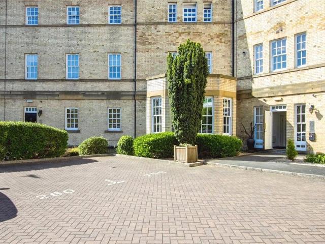 Flat for sale in City Fields, West Yorkshire