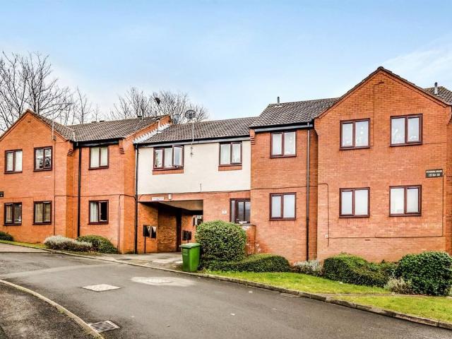 Flat for sale in Wrenthorpe, West Yorkshire