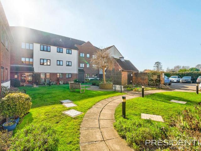 Flat for sale in Epping, Essex