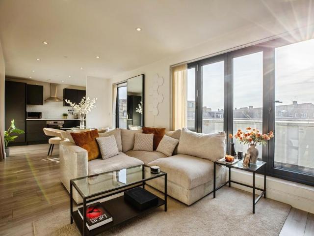 Flat for sale in London Borough of Southwark, Greater London