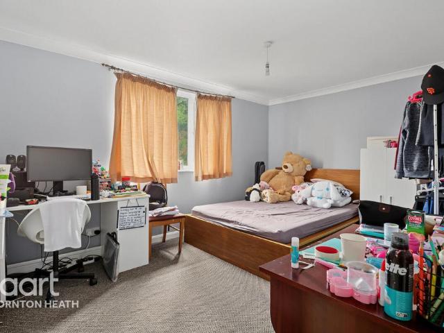 Flat for sale in London Borough of Croydon, Selhurst