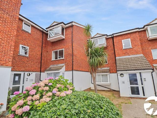 Flat for sale in Belvedere, Greater London