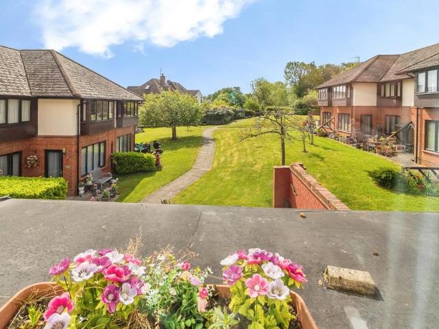 Flat for sale in Fenny Stratford, Milton Keynes