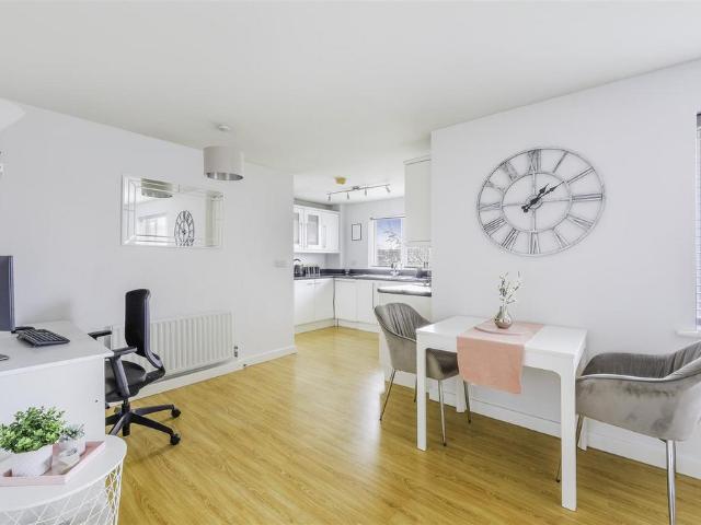 Flat for sale in Merstham, Merstham