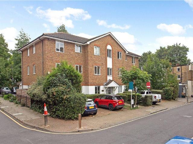 Flat for sale in Battersea, Greater London