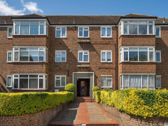 Flat for sale in Brondesbury, Greater London