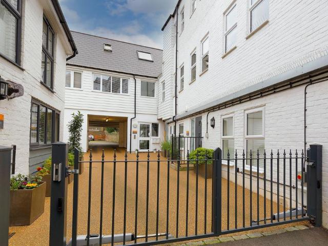 Flat for sale in Brook Street, Bourne Vale