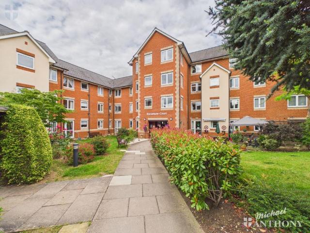 Flat for sale in Aylesbury, Buckinghamshire