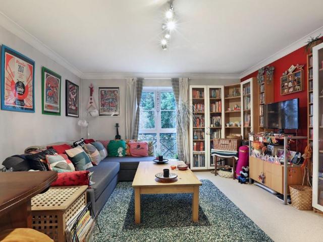 Flat for sale in East Dulwich, Greater London
