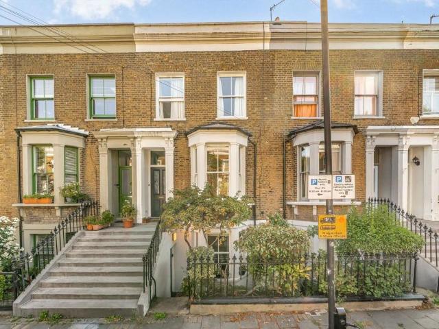 Flat for sale in South Hackney, Greater London
