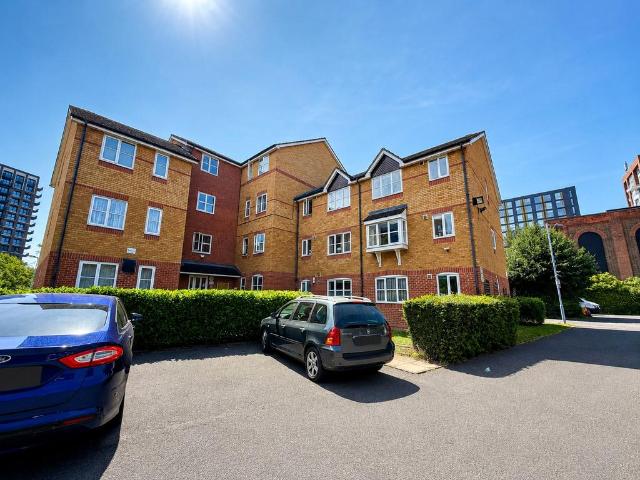 Flat for sale in London Borough of Lewisham, Deptford