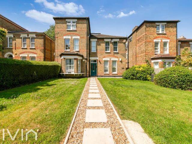 Flat for sale in London Borough of Lewisham, Forest Hill