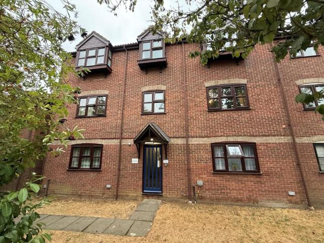 Flat for sale in Highwoods, Colchester