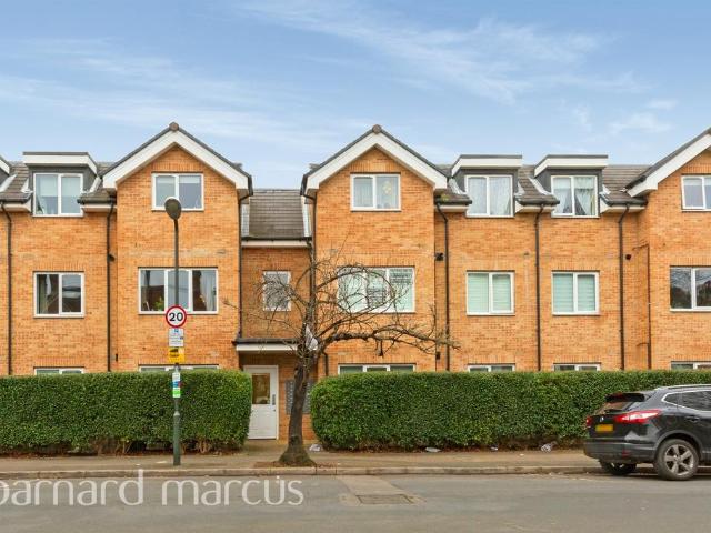Flat for sale in London Borough of Merton, Collier's Wood