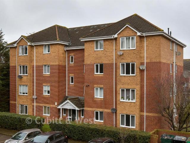 Flat for sale in Beddington, Greater London