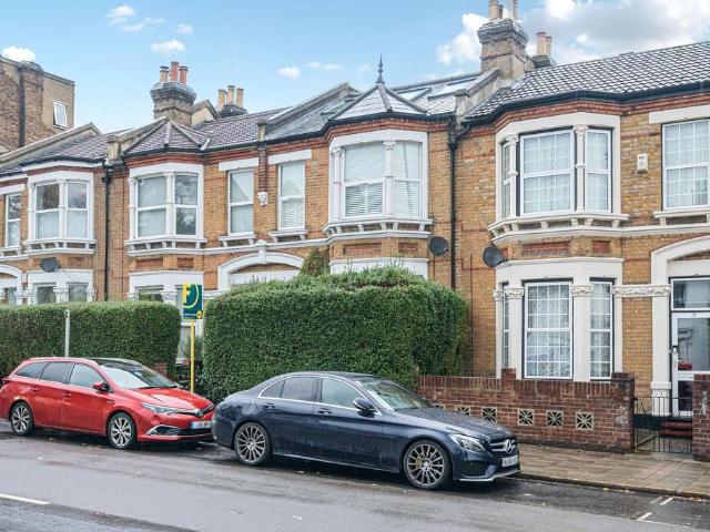 Flat for sale in Penge, Greater London