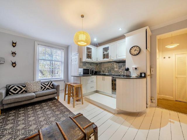 Flat for sale in Putney, Greater London