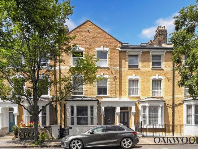 Flat for sale in West Hackney, Upper Clapton