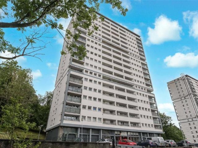 Flat for sale in Broomhill, Scotland