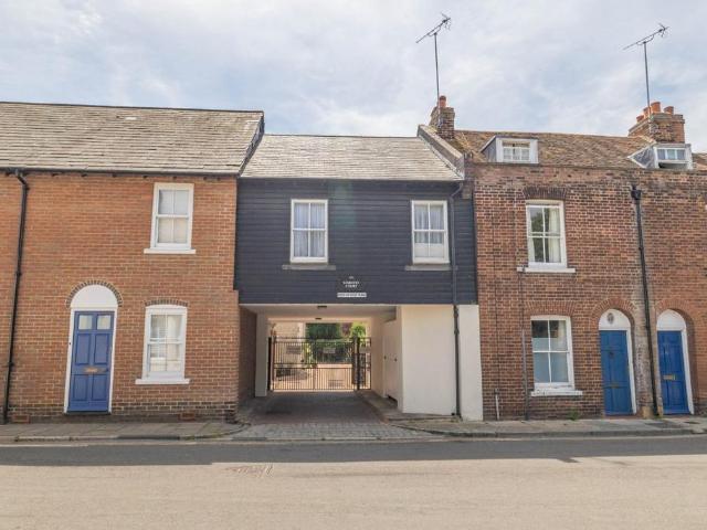 Flat for sale in The King's Mile, The Bridge
