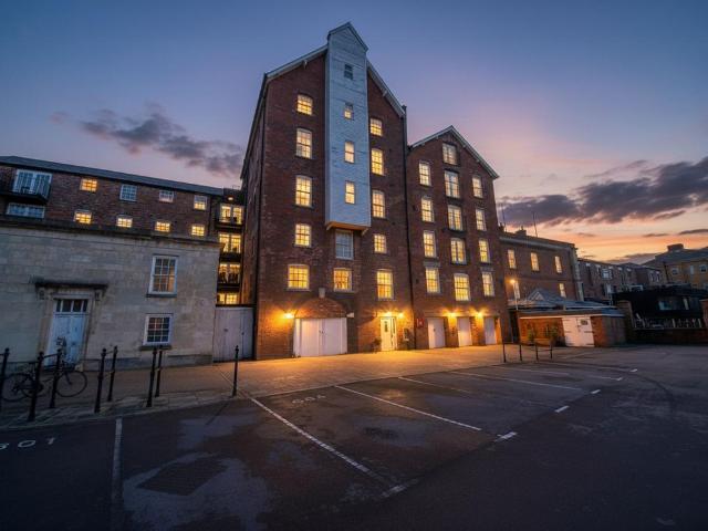 Flat for sale in Kings Barton, Gloucester